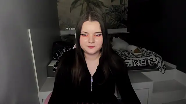 Snapshot of Ledi_Britmi chatting on 02-12-25, 03:27 Ledi Britmi online show from 02-12-25, 03:27