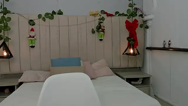 Paulina Lopezz online show from 12-18-25, 08:56