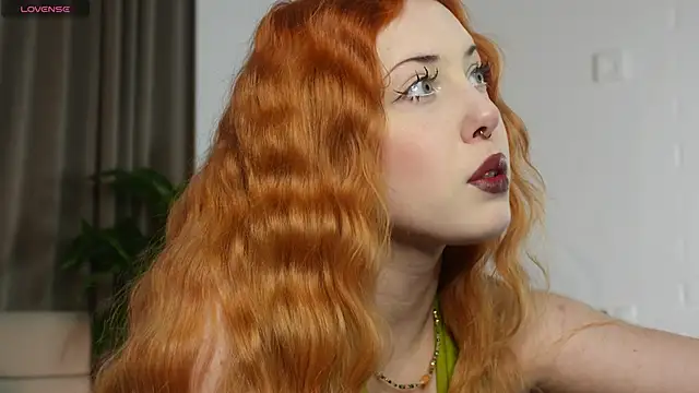 Snapshot of GiKarerra chatting on 02-11-26, 02:39 GiKarerra online show from 02-11-26, 02:39