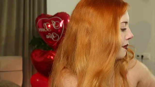 Snapshot of GiKarerra chatting on 02-12-26, 02:39 GiKarerra online show from 02-12-26, 02:39