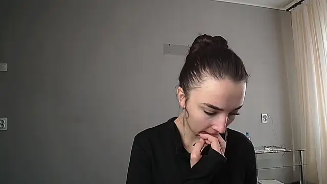 Snapshot of Eva_Gloryy chatting on 03-18-25, 12:28 Eva Gloryy online show from 03-18-25, 12:28