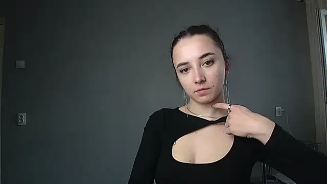 Snapshot of Eva_Gloryy chatting on 03-21-25, 02:29 Eva Gloryy online show from 03-21-25, 02:29