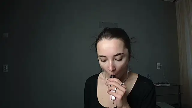 Snapshot of Eva_Gloryy chatting on 03-20-25, 03:36 Eva Gloryy online show from 03-20-25, 03:36
