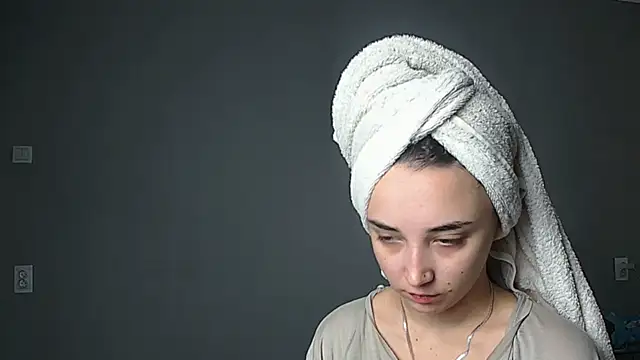 Snapshot of Eva_Gloryy chatting on 10-10-25, 09:43 Eva Gloryy online show from 10-10-25, 09:43