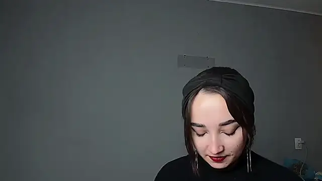 Eva Gloryy online show from 12-14-25, 01:39