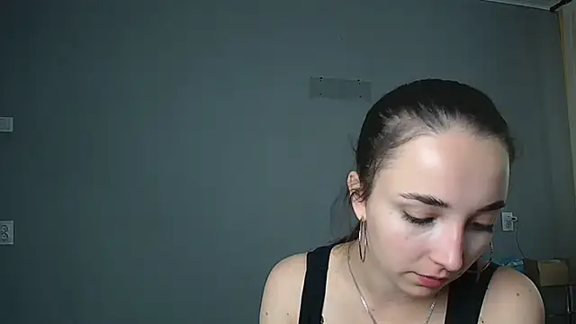 Snapshot of Eva_Gloryy chatting on 09-13-25, 09:09 Eva Gloryy online show from 09-13-25, 09:09