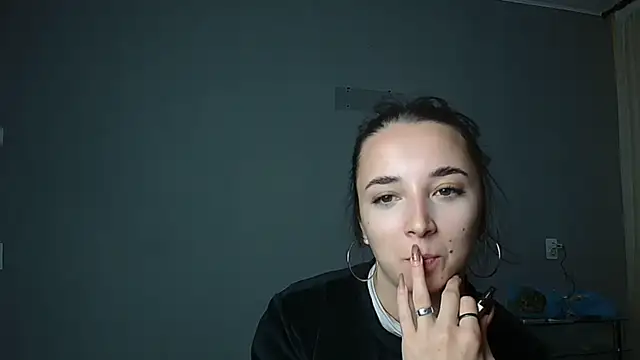 Snapshot of Eva_Gloryy chatting on 09-18-25, 03:15 Eva Gloryy online show from 09-18-25, 03:15