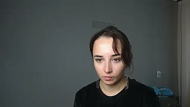 Snapshot of Eva_Gloryy chatting on 10-20-25, 12:17 Eva Gloryy online show from 10-20-25, 12:17