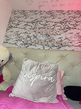 Lili  taylor online show from 02-26-26, 12:54