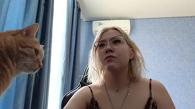HotBrandyX online show from 04-27-26, 04:10