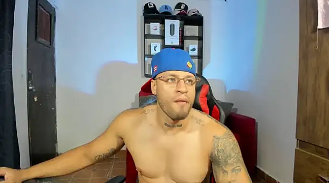 Snapshot of dereckgreen chatting on 01-28-25, 09:50 dereckgreen online show from 01-28-25, 09:50