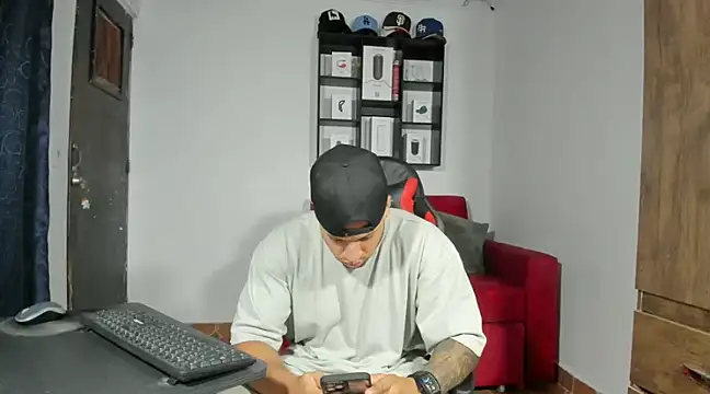 Snapshot of dereckgreen chatting on 02-07-25, 03:55 dereckgreen online show from 02-07-25, 03:55