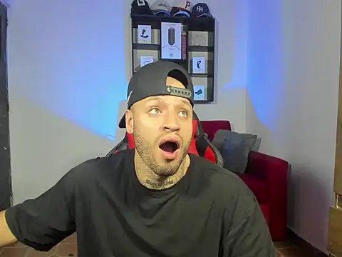 Snapshot of dereckgreen chatting on 03-13-25, 10:10 dereckgreen online show from 03-13-25, 10:10