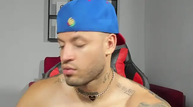 Snapshot of dereckgreen chatting on 02-05-25, 11:17 dereckgreen online show from 02-05-25, 11:17