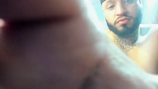 Snapshot of dereckgreen chatting on 10-07-25, 01:06 dereckgreen online show from 10-07-25, 01:06