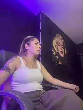 Snapshot of viktoria_davis_ chatting on 04-27-26, 01:14 viktoria davis online show from 04-27-26, 01:14