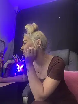 viktoria davis  online show from 12-22-25, 10:43