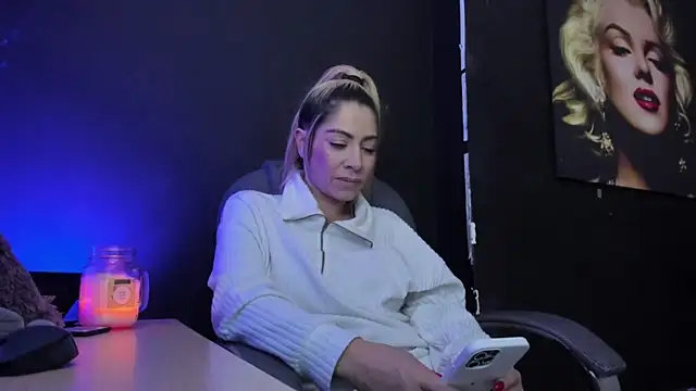 Snapshot of viktoria_davis_ chatting on 09-18-25, 10:35 viktoria davis online show from 09-18-25, 10:35