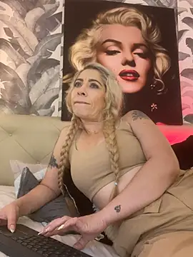 Snapshot of viktoria_davis_ chatting on 07-05-26, 04:19 viktoria davis online show from 07-05-26, 04:19