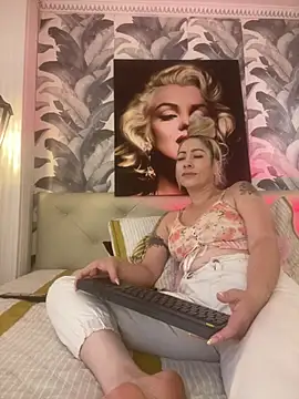 Snapshot of viktoria_davis_ chatting on 07-09-26, 01:06 viktoria davis online show from 07-09-26, 01:06