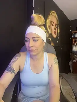 viktoria davis  online show from 11-18-25, 11:59