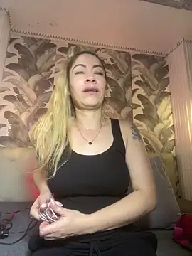 Snapshot of viktoria_davis_ chatting on 04-19-26, 11:29 viktoria davis online show from 04-19-26, 11:29