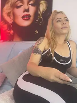 Snapshot of viktoria_davis_ chatting on 06-11-26, 12:32 viktoria davis online show from 06-11-26, 12:32