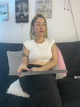 Snapshot of viktoria_davis_ chatting on 05-16-26, 11:48 viktoria davis online show from 05-16-26, 11:48