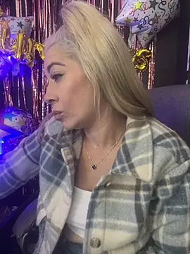 viktoria davis  online show from 12-19-25, 11:40