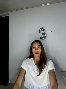 Snapshot of zoe_storm chatting on 12-17-25, 01:32 zoe storm online show from 12-17-25, 01:32