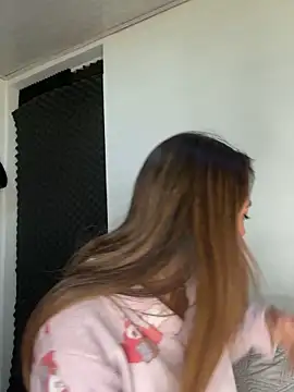 Snapshot of zoe_storm chatting on 10-22-25, 11:47 zoe storm online show from 10-22-25, 11:47