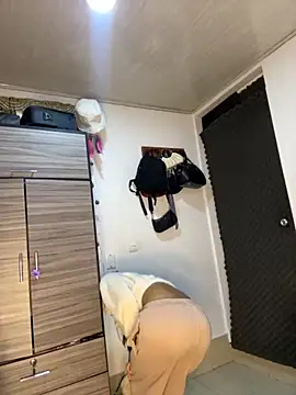 Snapshot of zoe_storm chatting on 10-26-25, 11:38 zoe storm online show from 10-26-25, 11:38