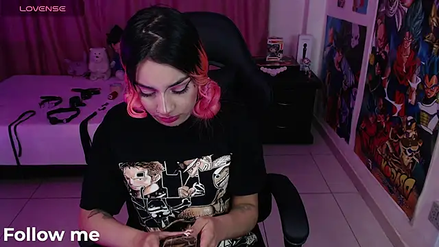 Snapshot of lily3_4 chatting on 01-21-25, 05:05 lily3 4 online show from 01-21-25, 05:05