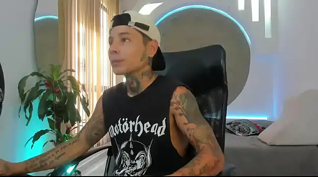 Snapshot of tattokoi chatting on 03-01-25, 05:38 tattokoi online show from 03-01-25, 05:38