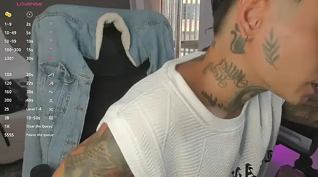 Snapshot of tattokoi chatting on 03-14-25, 08:06 tattokoi online show from 03-14-25, 08:06