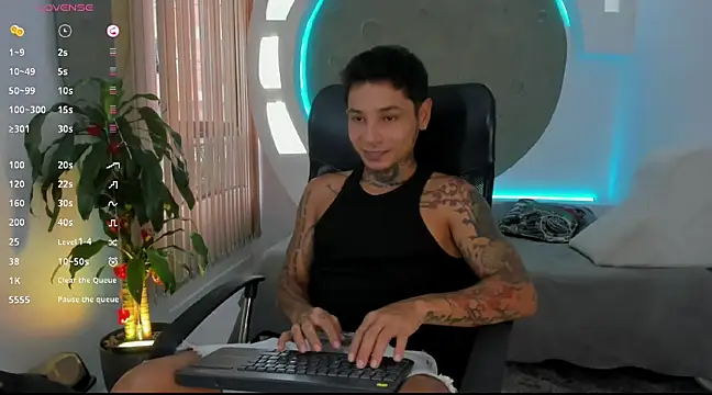 Snapshot of tattokoi chatting on 03-04-25, 07:11 tattokoi online show from 03-04-25, 07:11