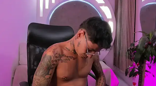 Snapshot of tattokoi chatting on 03-13-25, 11:59 tattokoi online show from 03-13-25, 11:59