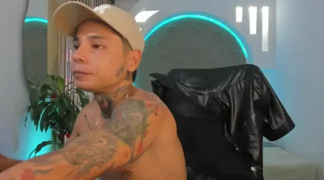 Snapshot of tattokoi chatting on 02-22-25, 10:42 tattokoi online show from 02-22-25, 10:42