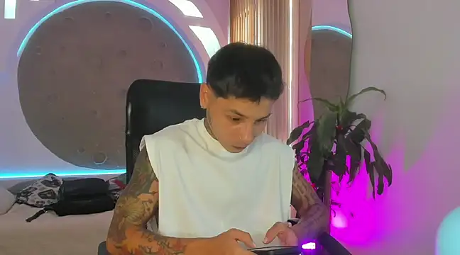 Snapshot of tattokoi chatting on 03-12-25, 07:25 tattokoi online show from 03-12-25, 07:25