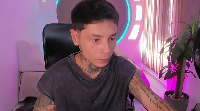 Snapshot of tattokoi chatting on 03-18-25, 07:12 tattokoi online show from 03-18-25, 07:12