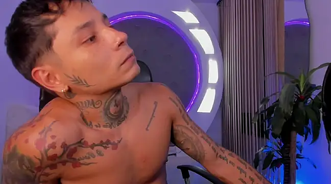 Snapshot of tattokoi chatting on 03-19-25, 01:32 tattokoi online show from 03-19-25, 01:32