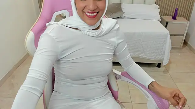 Zulema hamdi online show from 03-18-25, 09:23