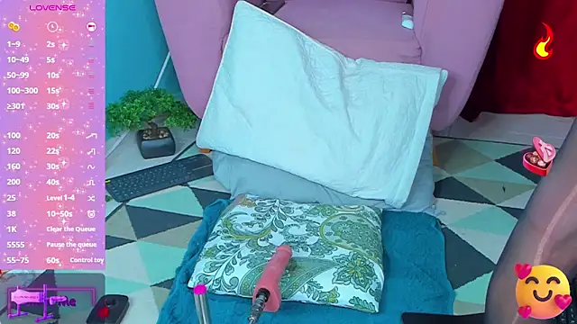 Snapshot of Samantha_Rolon chatting on 03-12-25, 05:46 Samantha Rolon online show from 03-12-25, 05:46