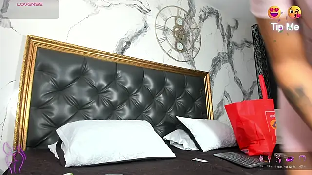 Snapshot of DalayMoore chatting on 02-27-26, 08:19 DalayMoore online show from 02-27-26, 08:19