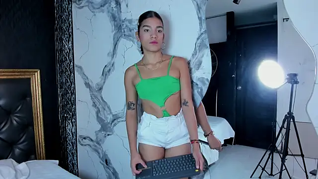 DalayMoore online show from 10-27-25, 04:52