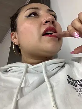 tania 23 online show from 02-15-25, 07:50