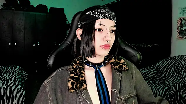 roxy toxic online show from 12-19-25, 02:04