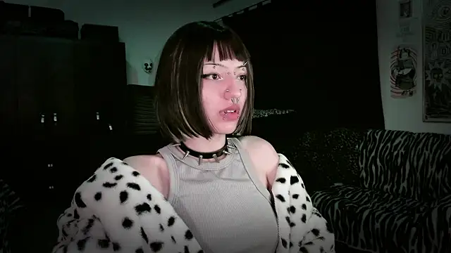 Snapshot of roxy_toxic chatting on 05-15-26, 11:25 roxy toxic online show from 05-15-26, 11:25