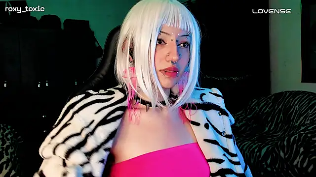 roxy toxic online show from 11-07-25, 02:16