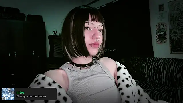 Snapshot of roxy_toxic chatting on 05-15-26, 10:52 roxy toxic online show from 05-15-26, 10:52